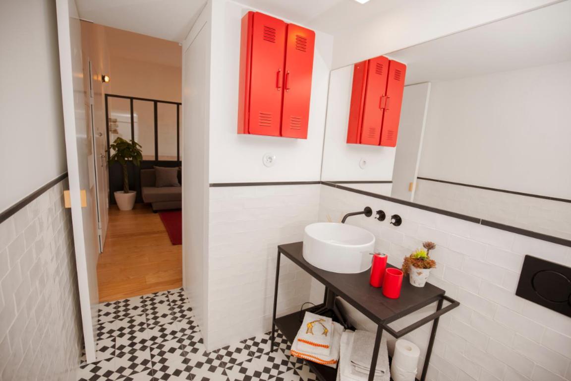 Get Lights And Books In A Flat Apartment Porto Bagian luar foto