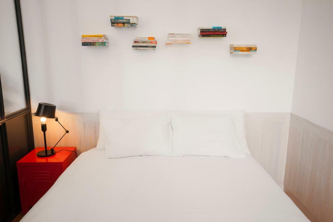 Get Lights And Books In A Flat Apartment Porto Bagian luar foto