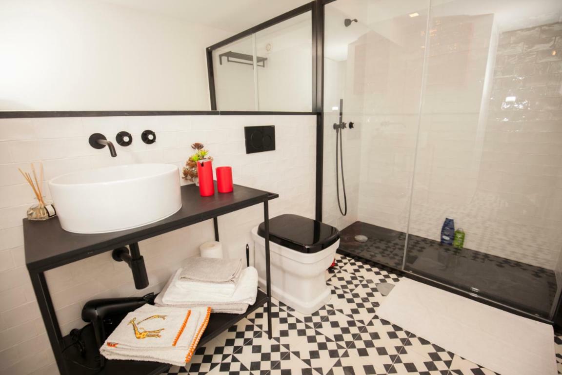 Get Lights And Books In A Flat Apartment Porto Bagian luar foto